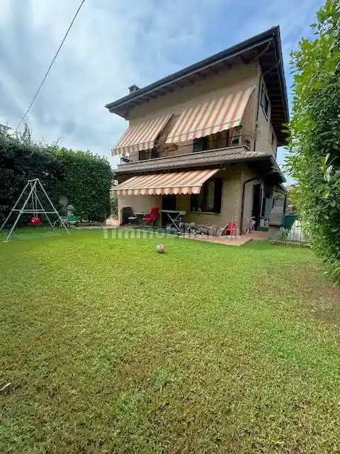 Villa in vendita a Varese