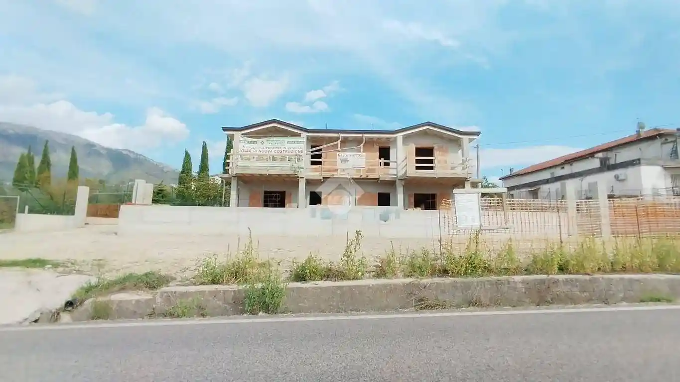 Villa in vendita a Cervaro