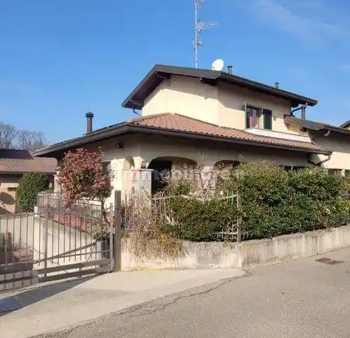 Villa in vendita a Cavaria con Premezzo