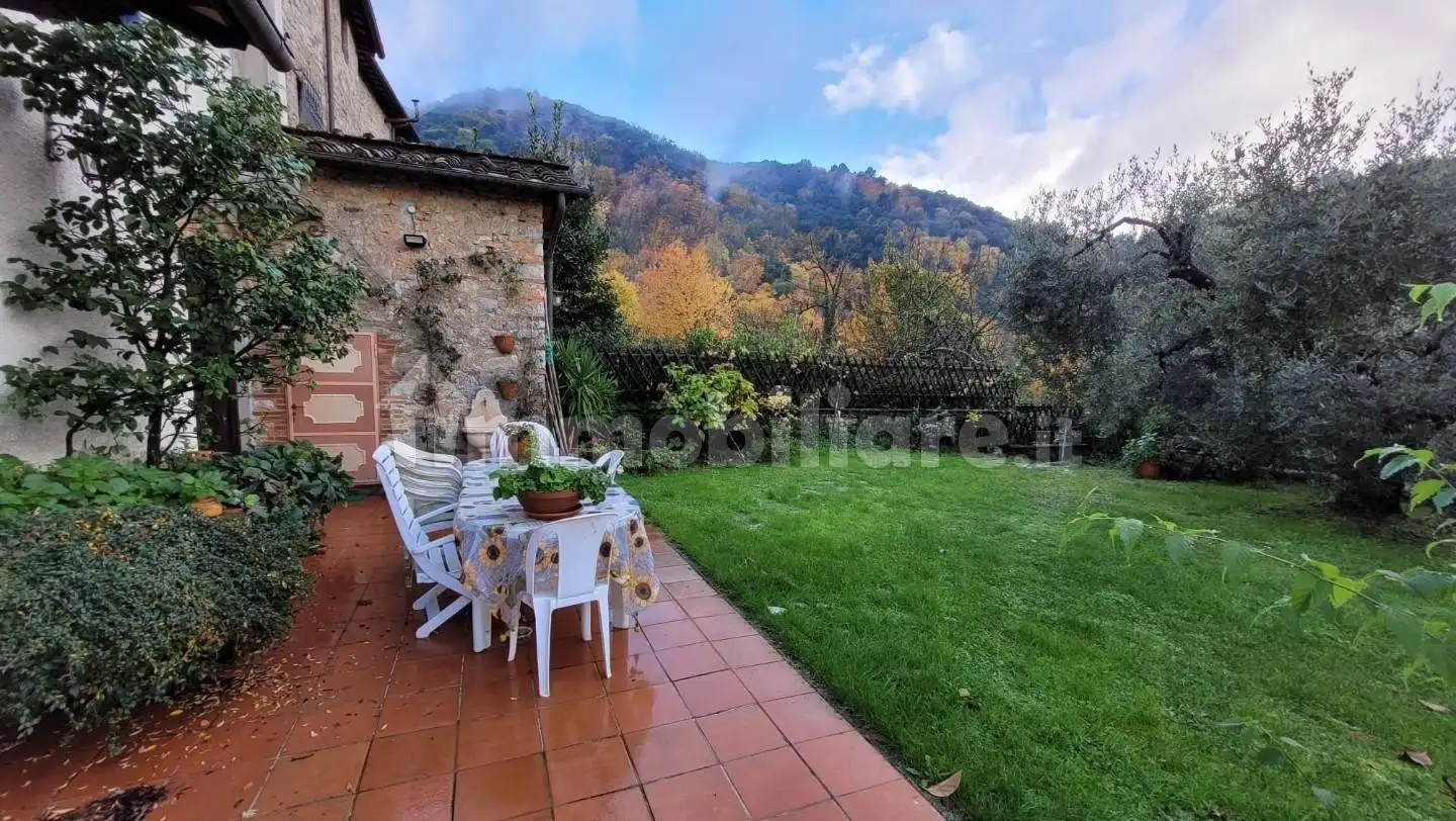 Rustico - Casale in vendita a Lucca