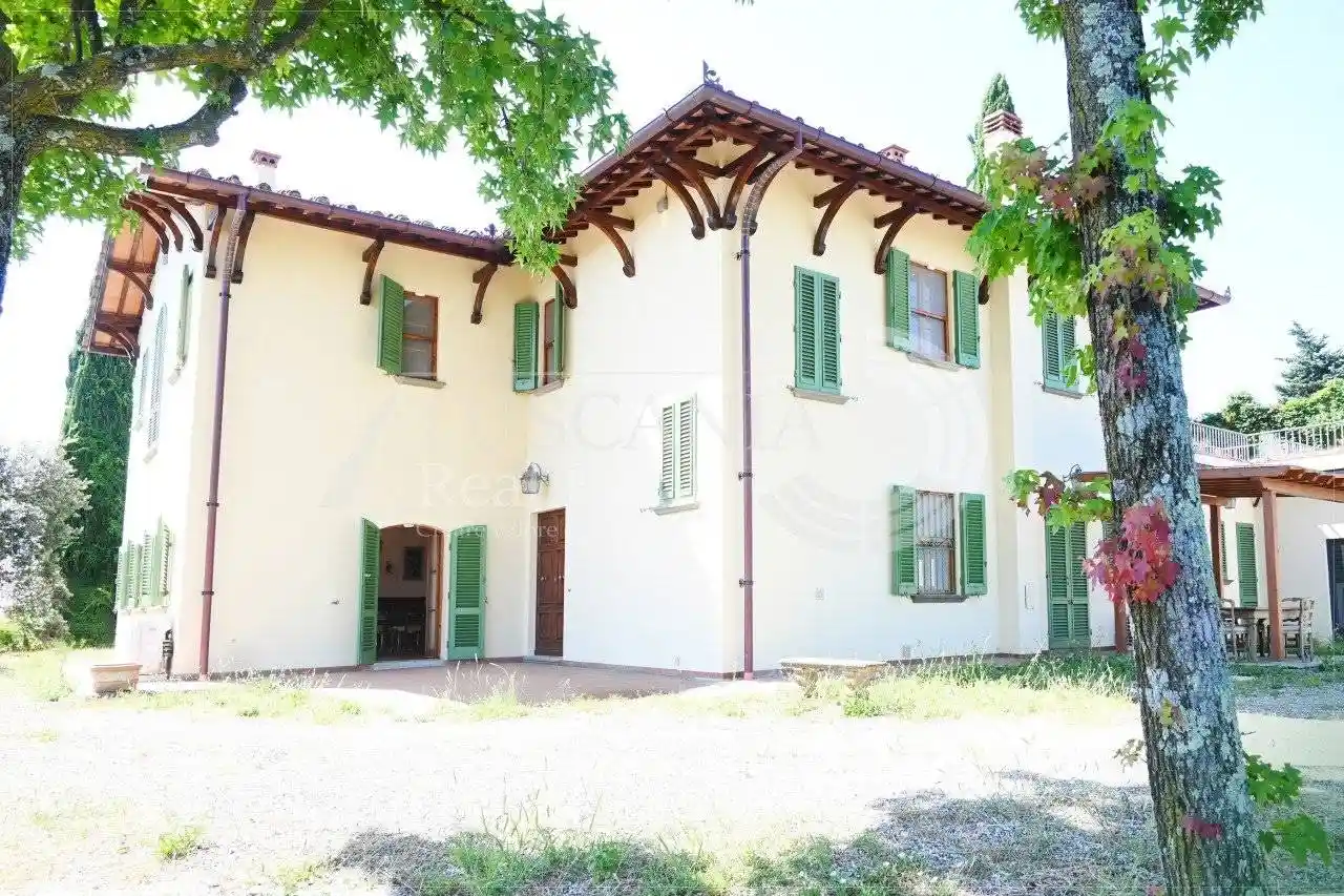 Villa in vendita a Carmignano