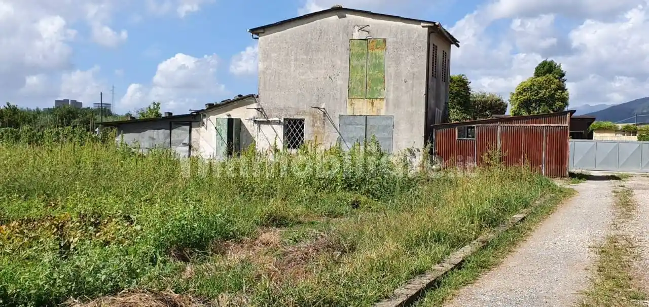 Rustico - Casale in vendita a Lucca