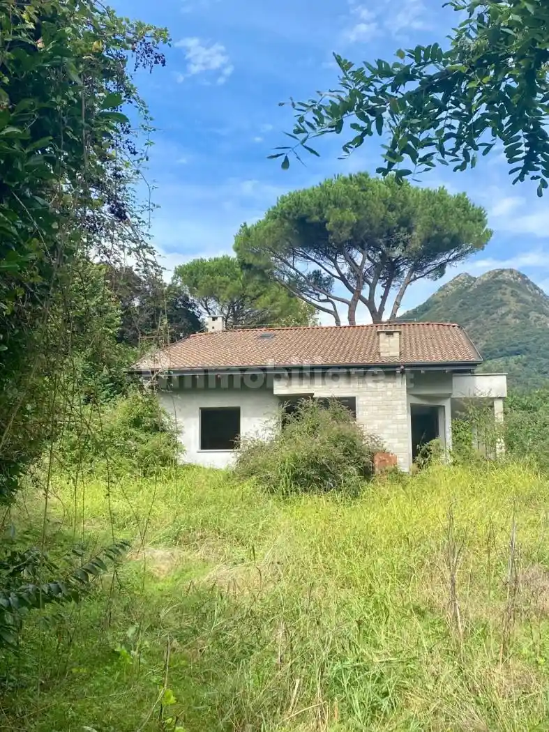 Villa in vendita a Garlate