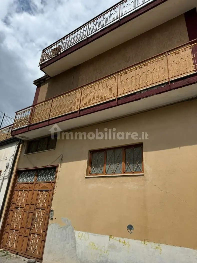 Palazzo - Edificio in vendita a Liveri