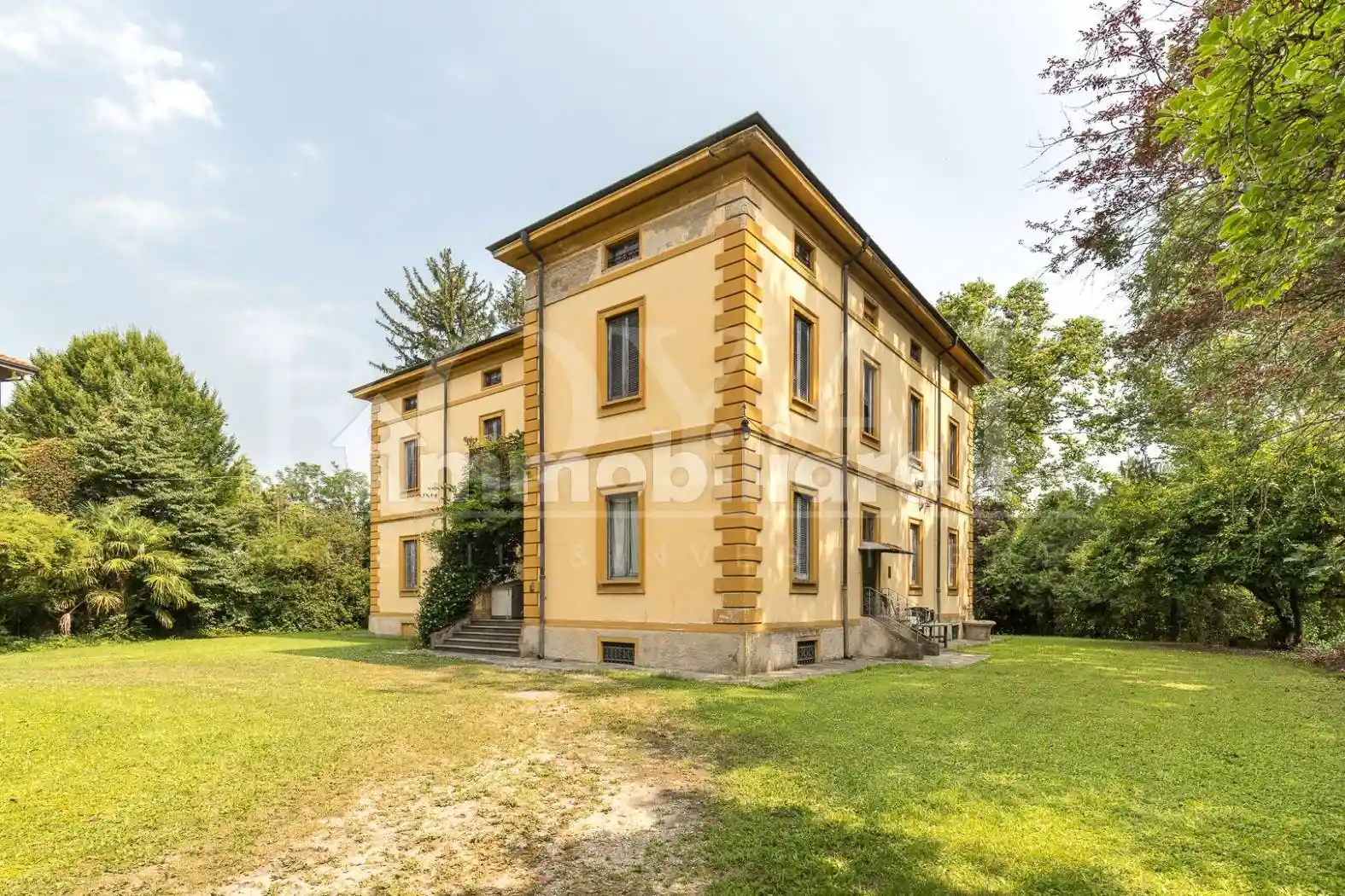 Villa in vendita a Carate Brianza