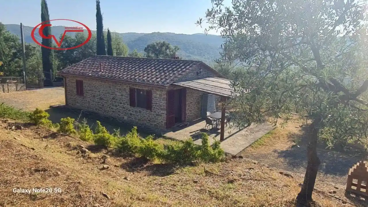 Casa indipendente in vendita a Bucine