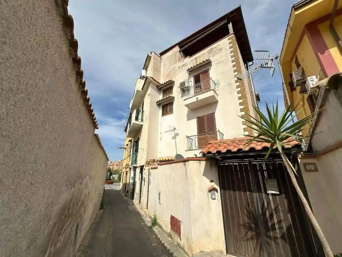 Palazzo - Edificio in vendita a Palermo