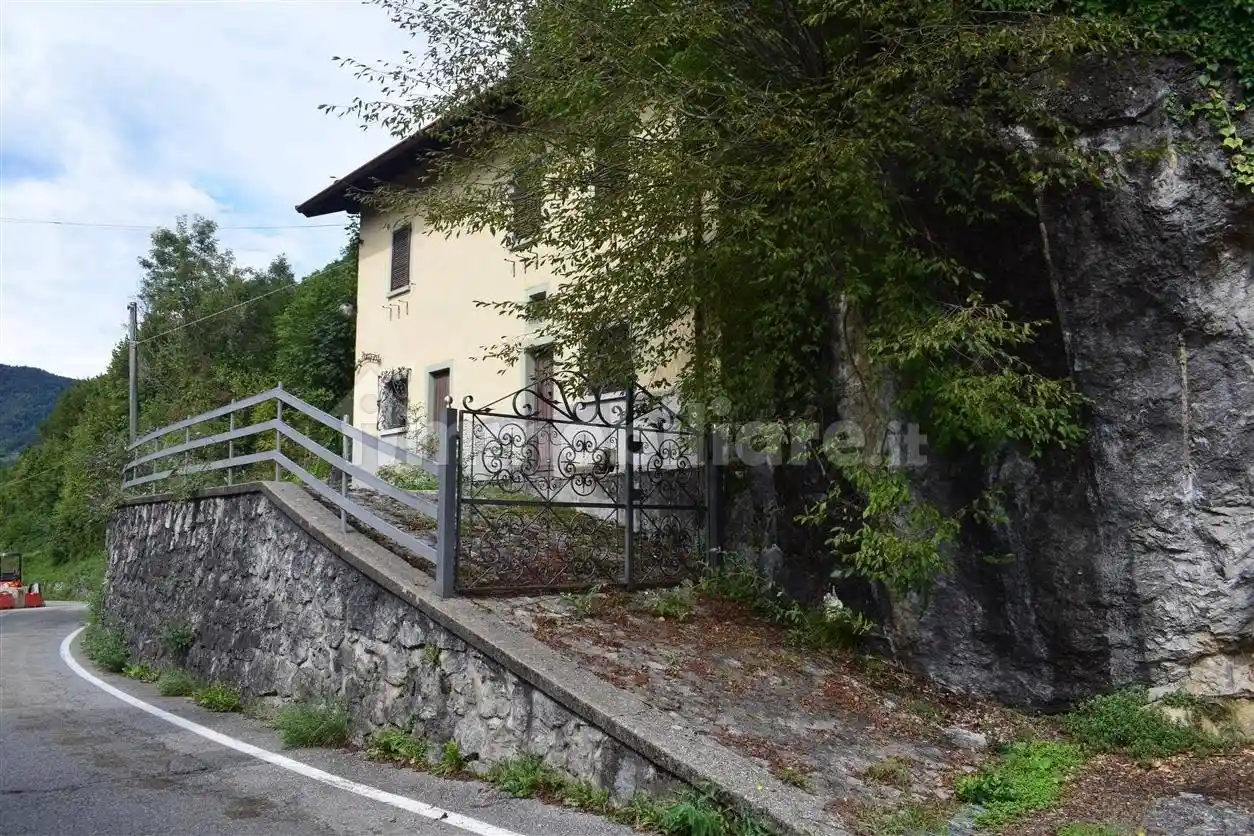 Villa in vendita a Serina