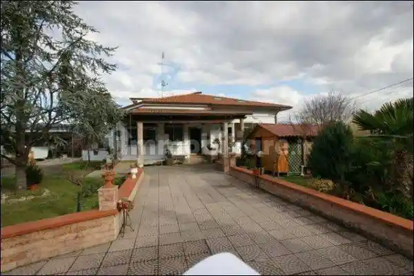 Villa in vendita a Sarzana