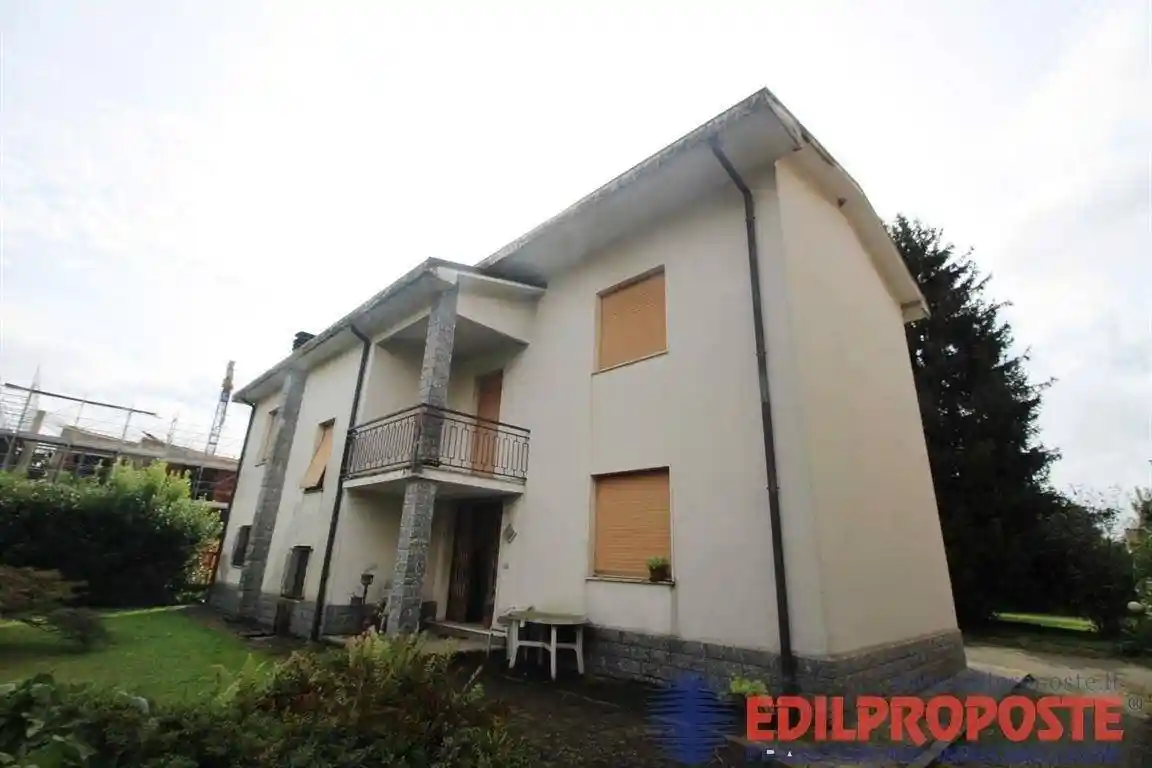 Villa in vendita a Lazzate
