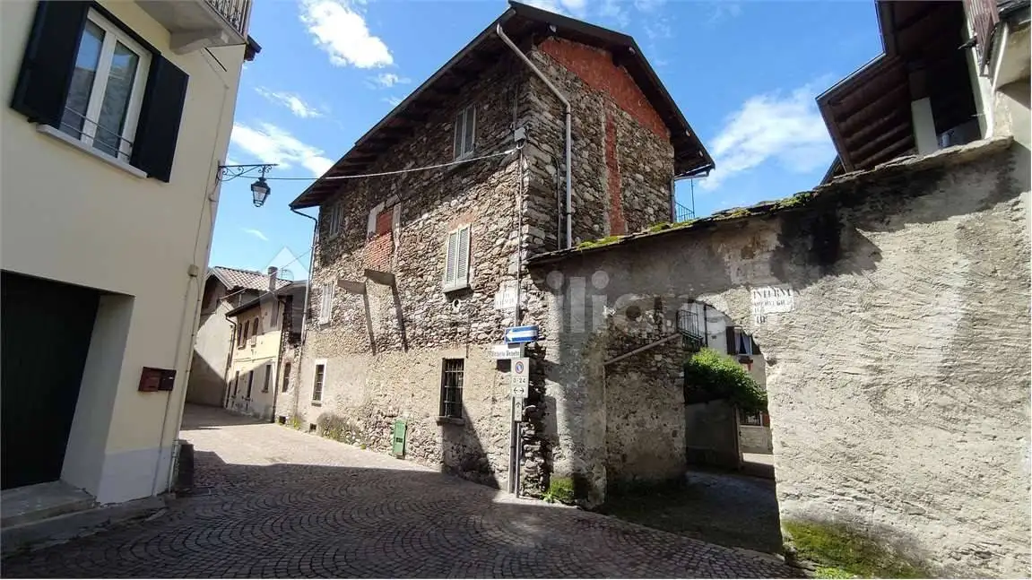 Casa indipendente in vendita a Cambiasca