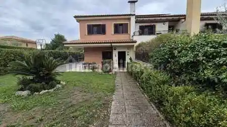 Villetta a schiera in vendita a Roma