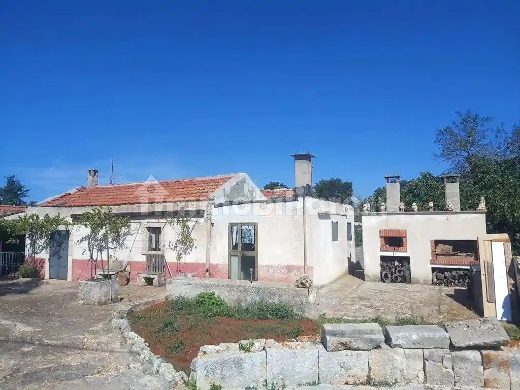 Rustico - Casale in vendita a Noci