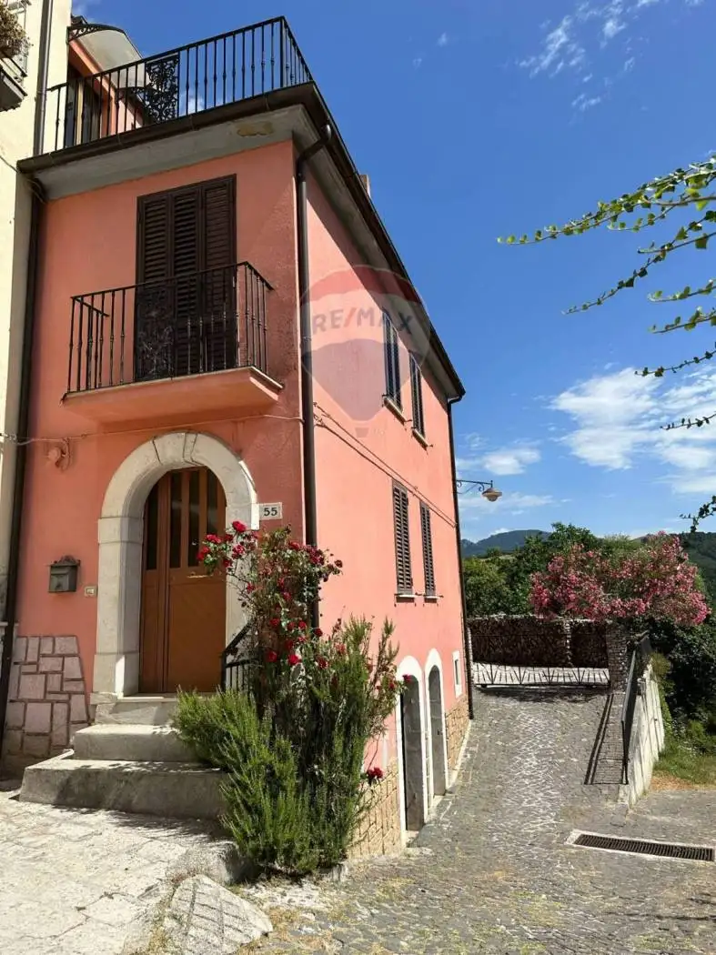 Casa indipendente in vendita a Roccasicura