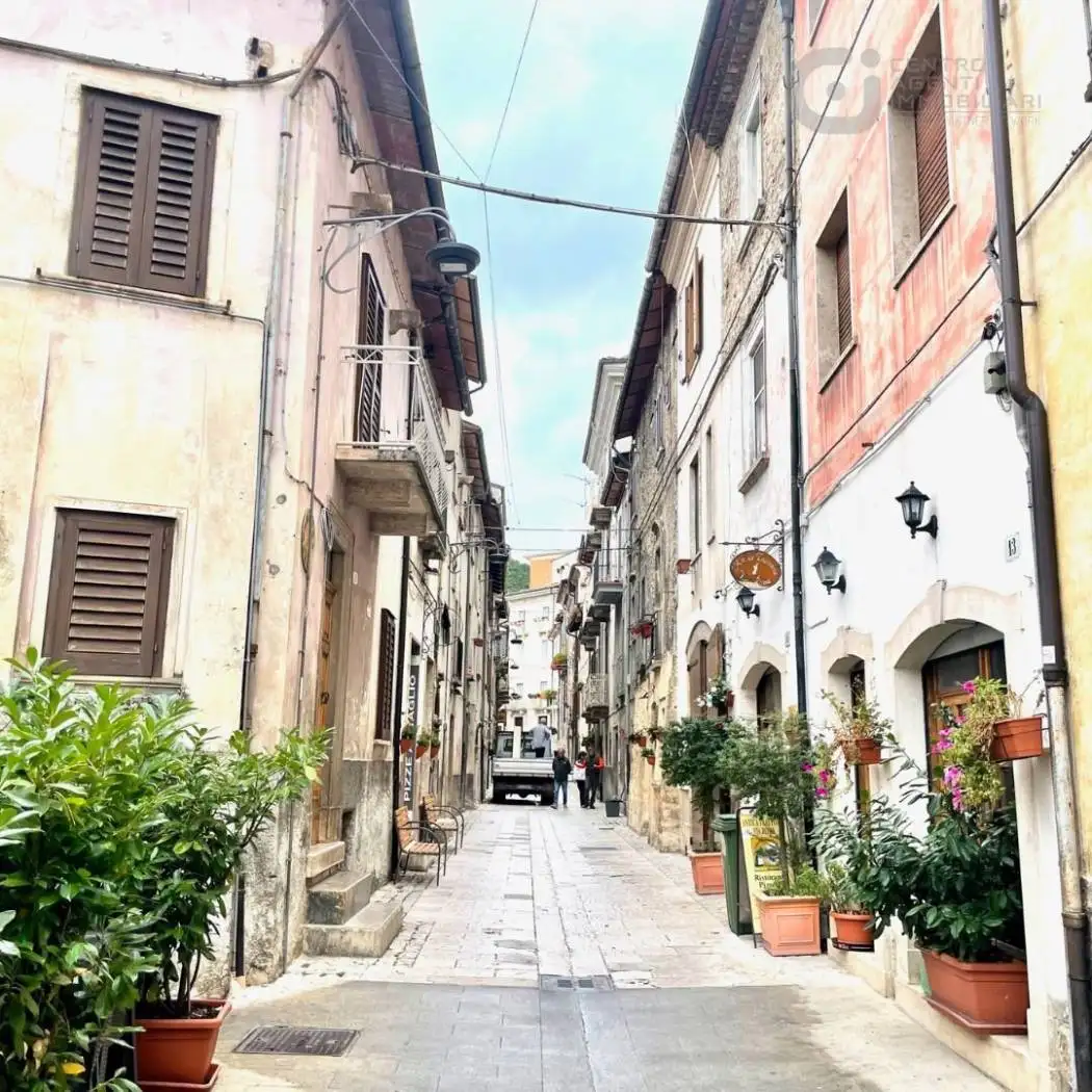 Palazzo - Edificio in vendita a Scanno