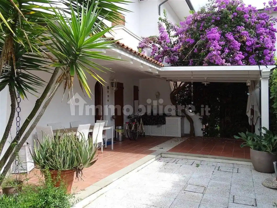 Casa indipendente in vendita a Montignoso