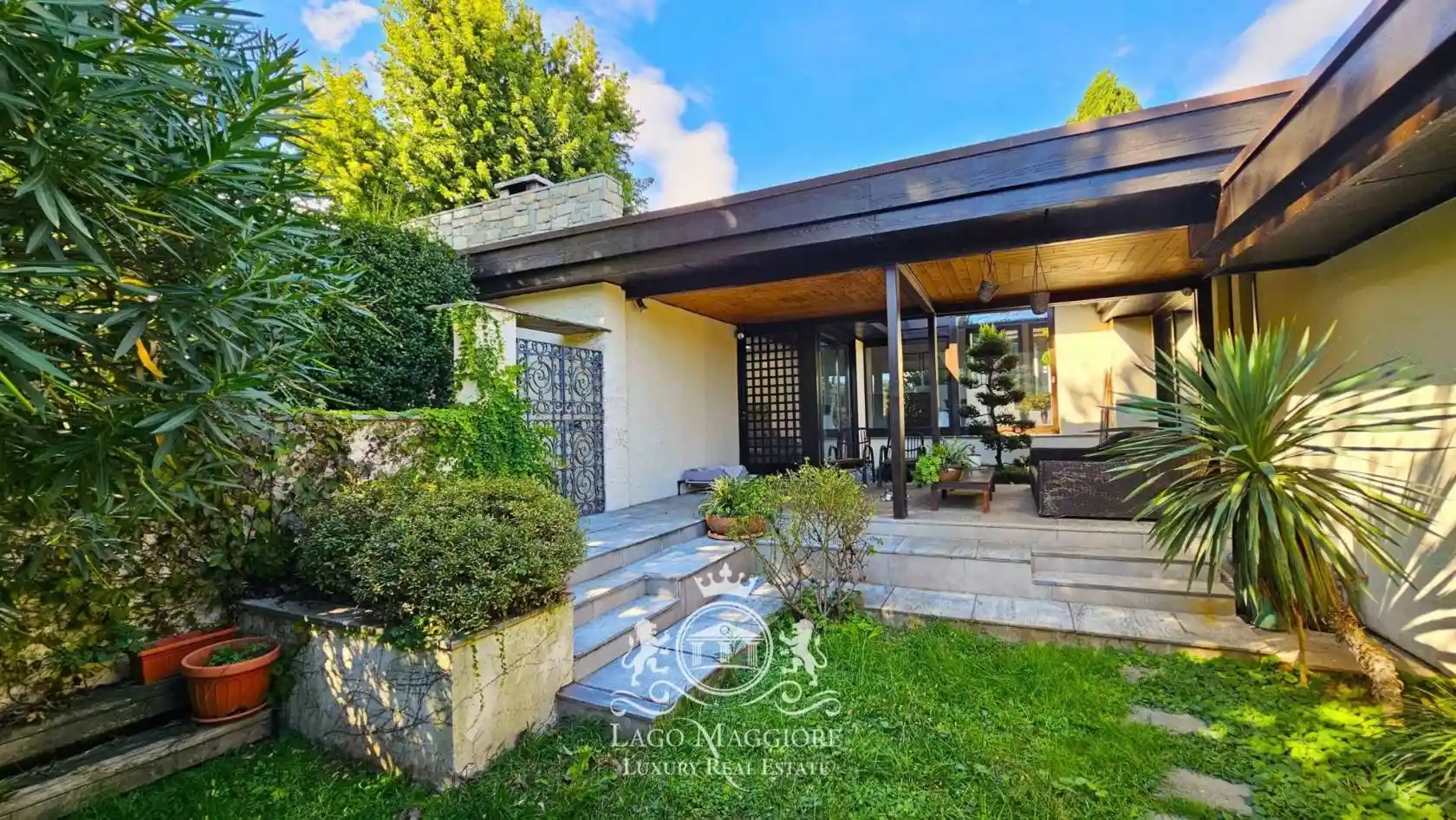 Villa in vendita a Sesto Calende