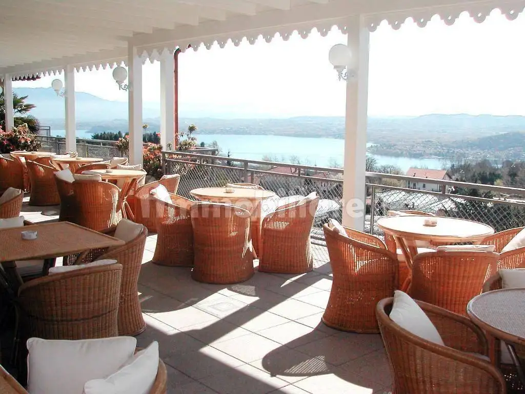 Palazzo - Edificio in affitto a Nebbiuno