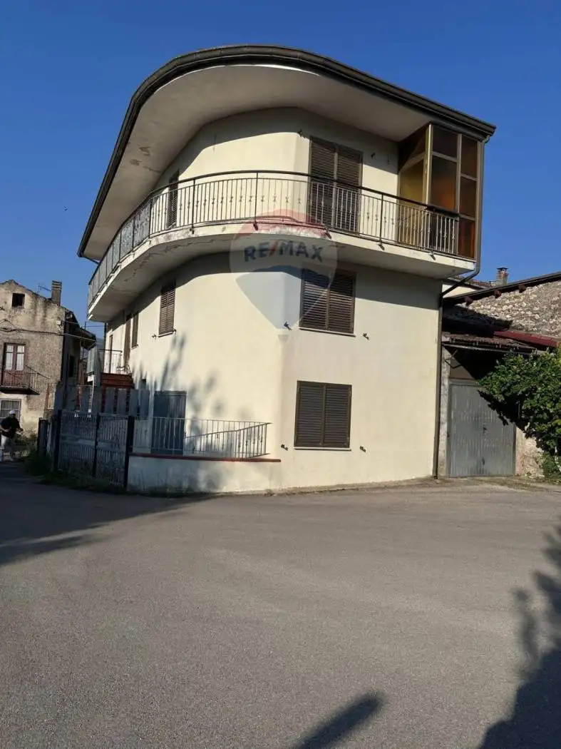 Casa indipendente in vendita a Sant'Andrea del Garigliano