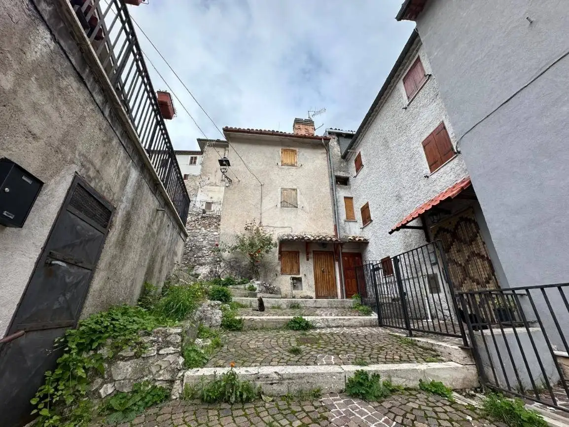 Casa indipendente in vendita a Rocca di Mezzo