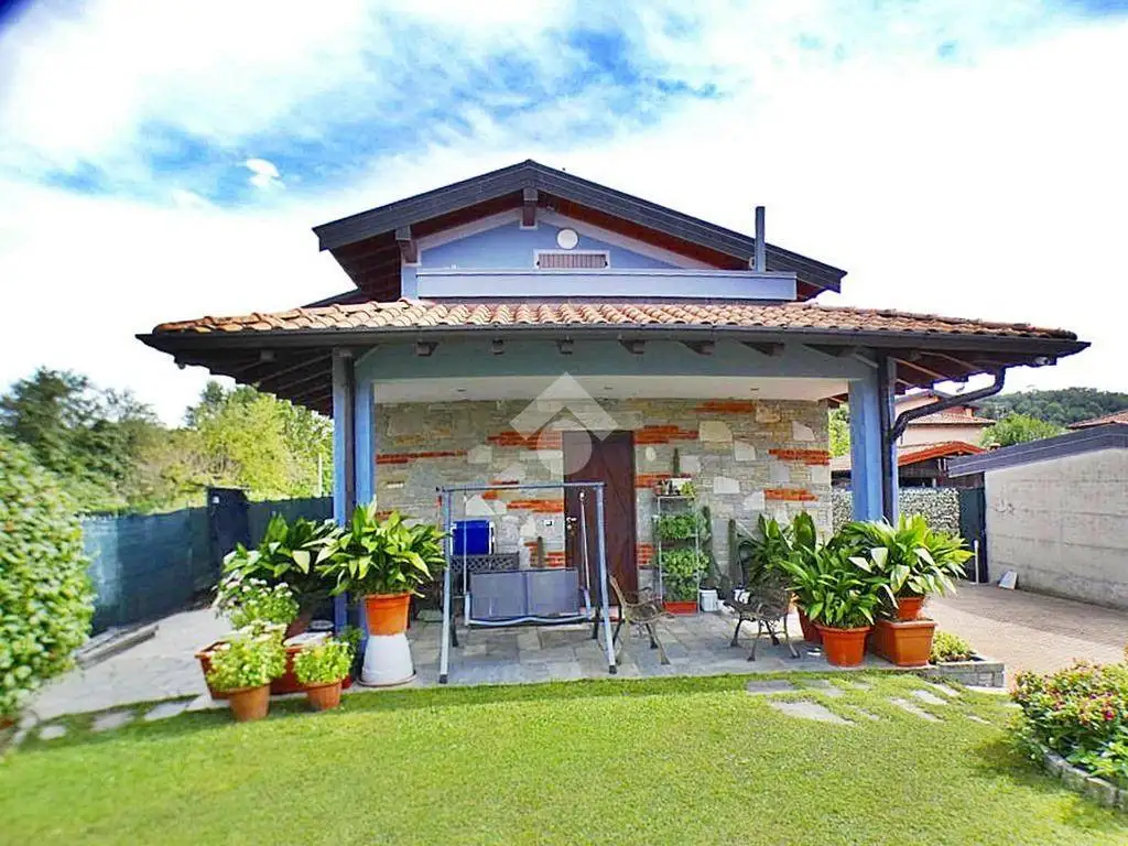 Villa in vendita a Sangiano