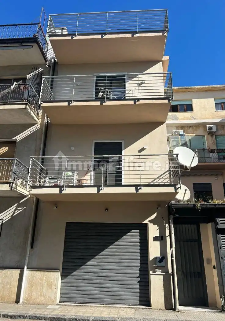 Palazzo - Edificio in vendita a Melito di Porto Salvo