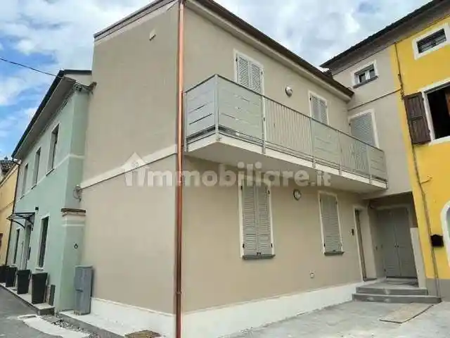 Casa indipendente in vendita a Soragna