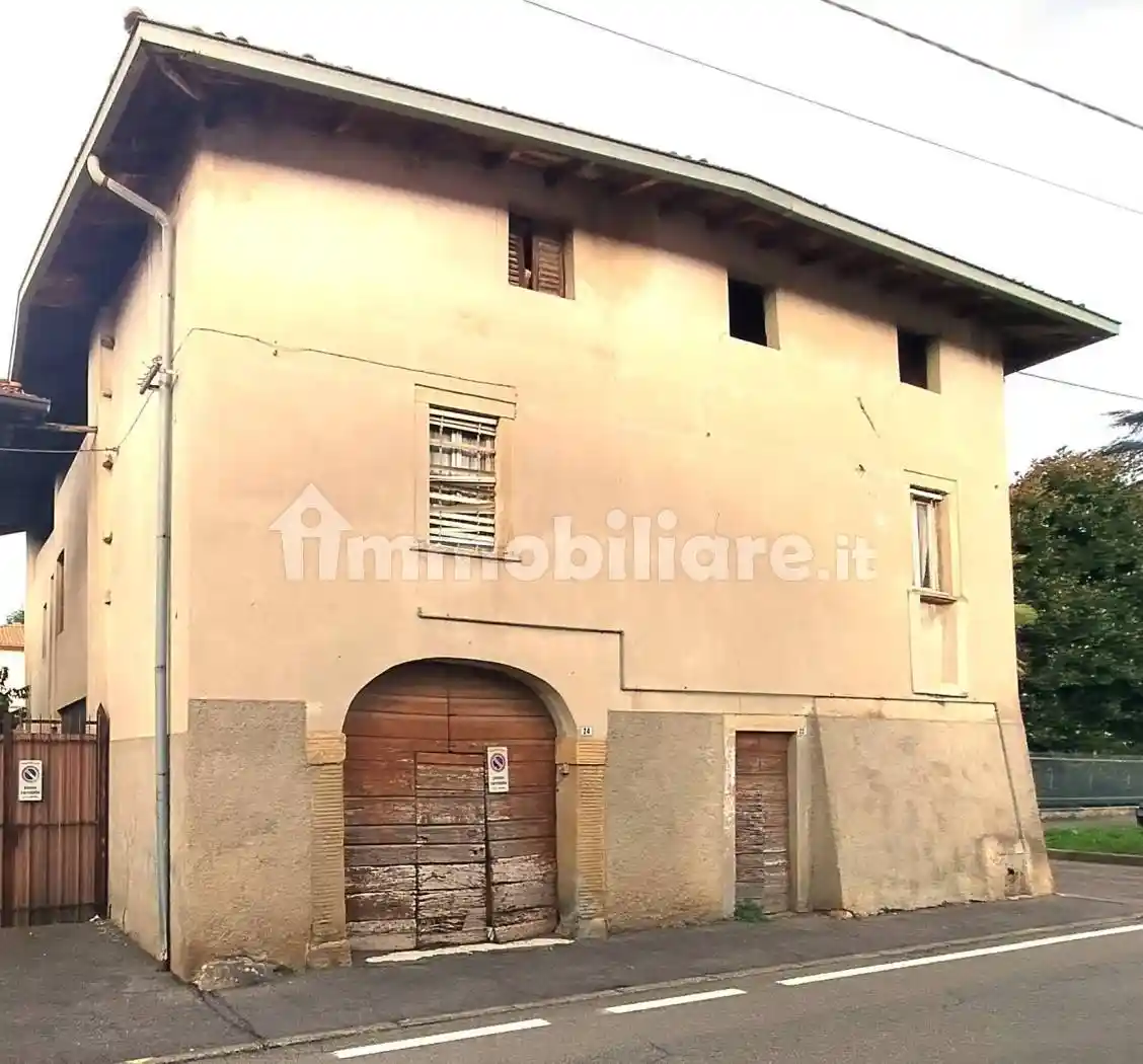 Palazzo - Edificio in vendita a Carobbio degli Angeli