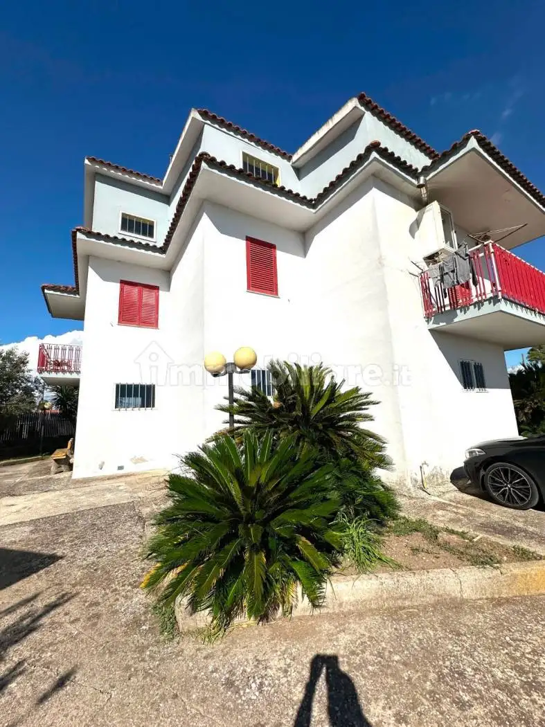 Villa plurifamiliare via Giovanni Paolo II, Cancello ed Arnone - foto 2