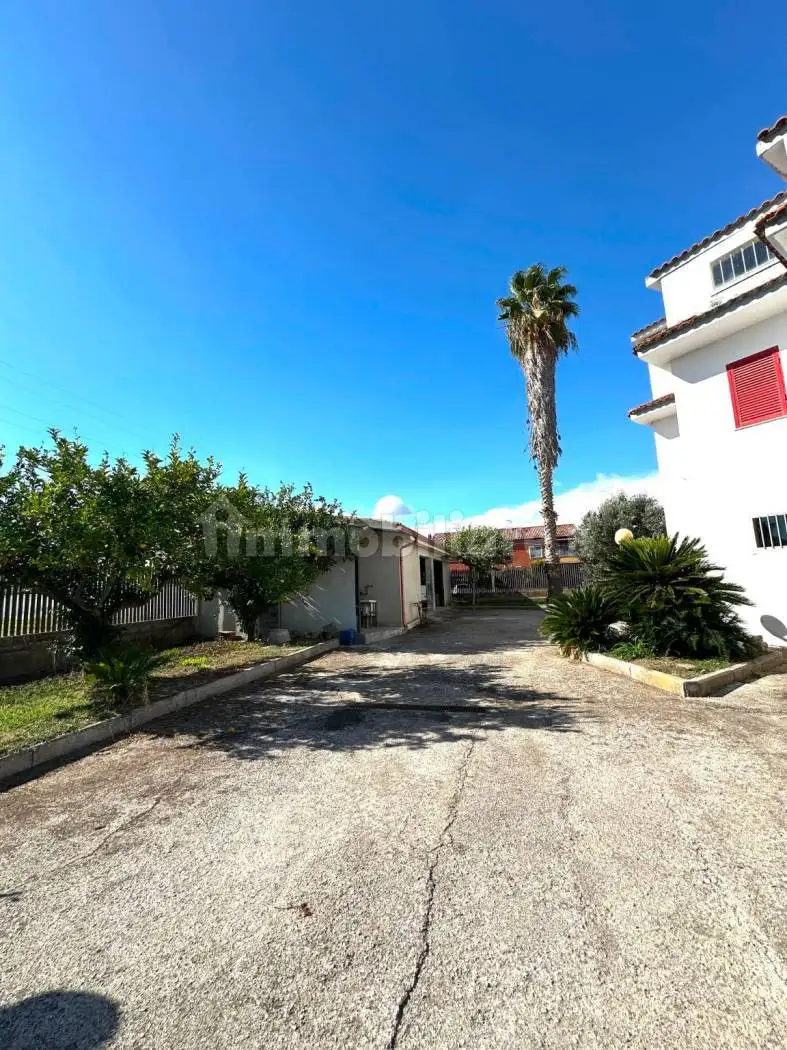 Villa plurifamiliare via Giovanni Paolo II, Cancello ed Arnone - foto 5