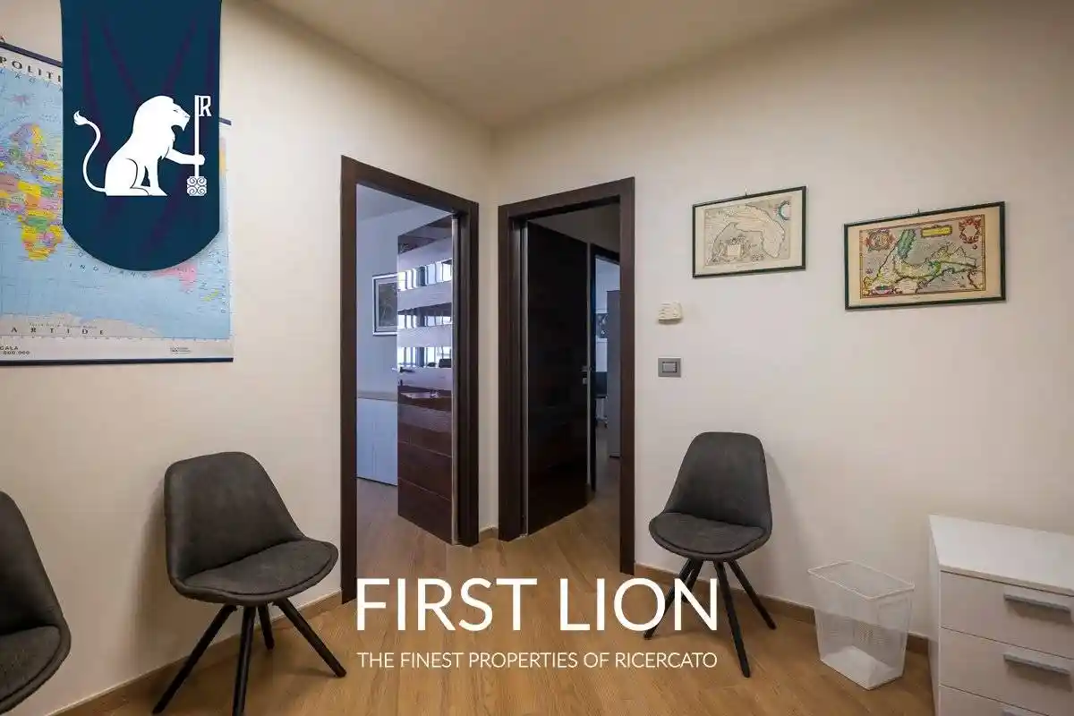 Palazzo - Edificio in Affitto - foto 4