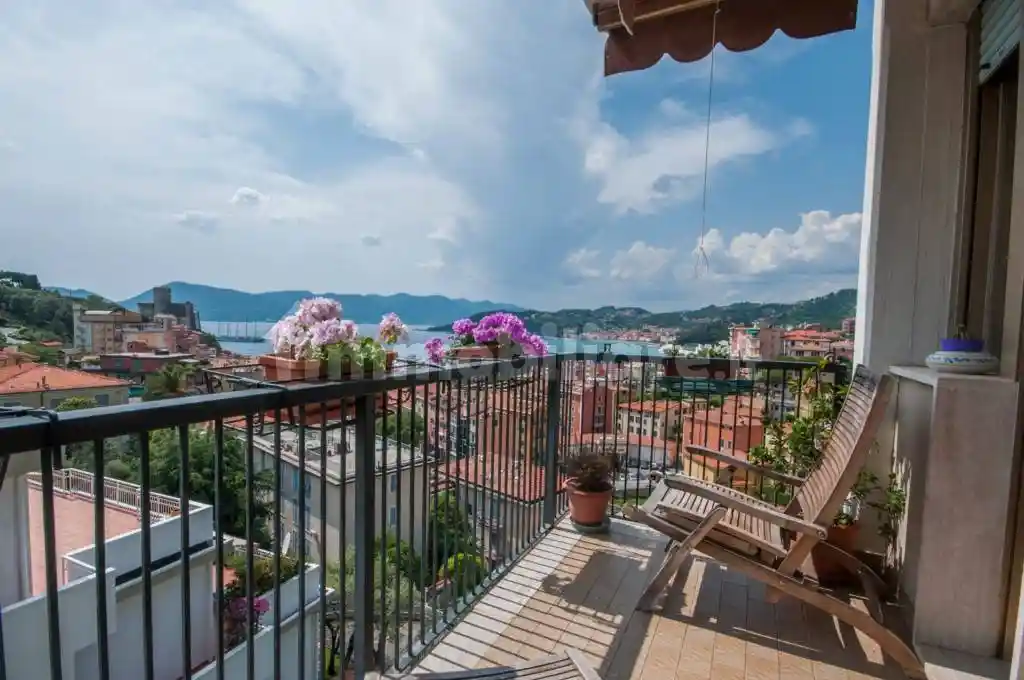 Appartamento in vendita a Lerici
