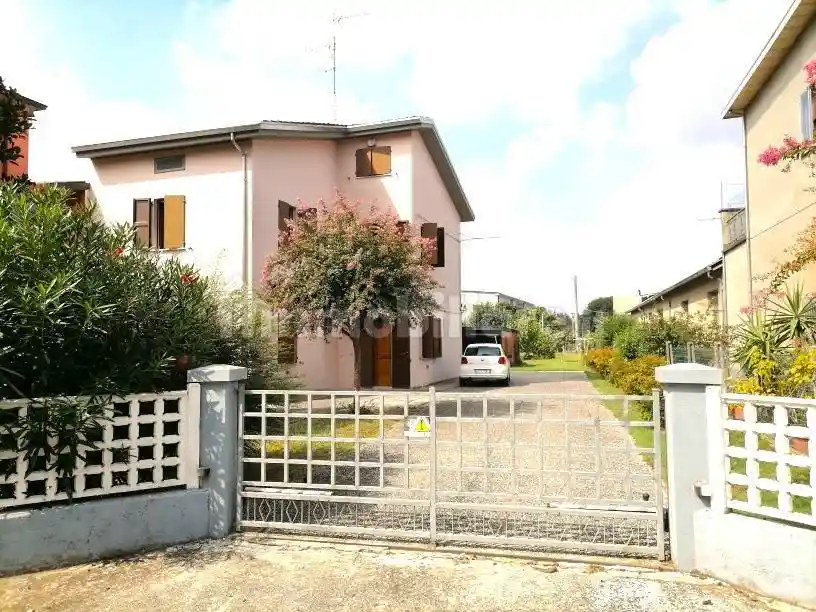 Villetta a schiera in vendita a Rolo