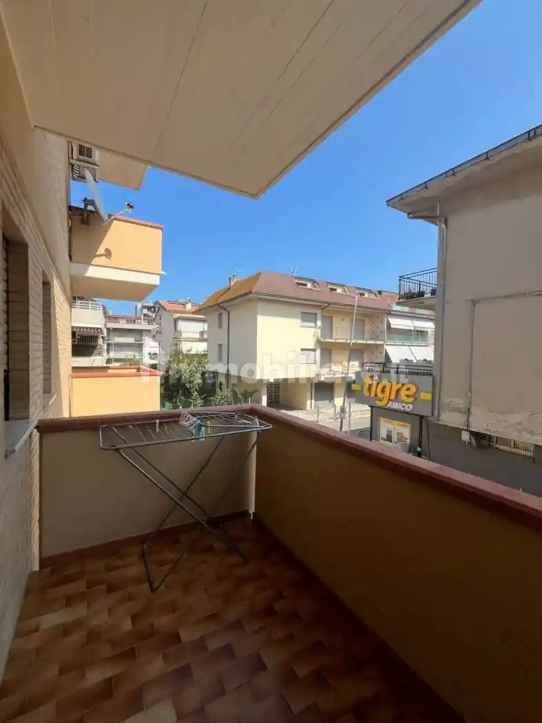 Trilocale via Toscana 31, Centro, Alba Adriatica - foto 2