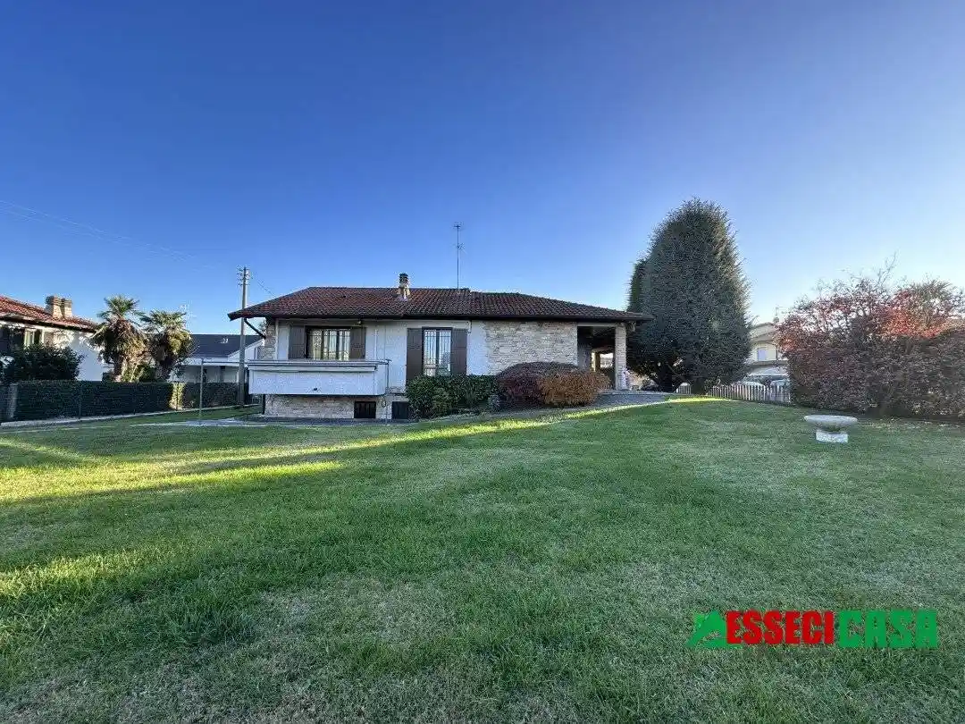 Villa in vendita a Casirate d'Adda