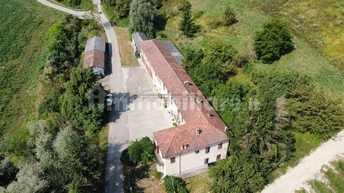 Rustico - Casale in vendita a Alba