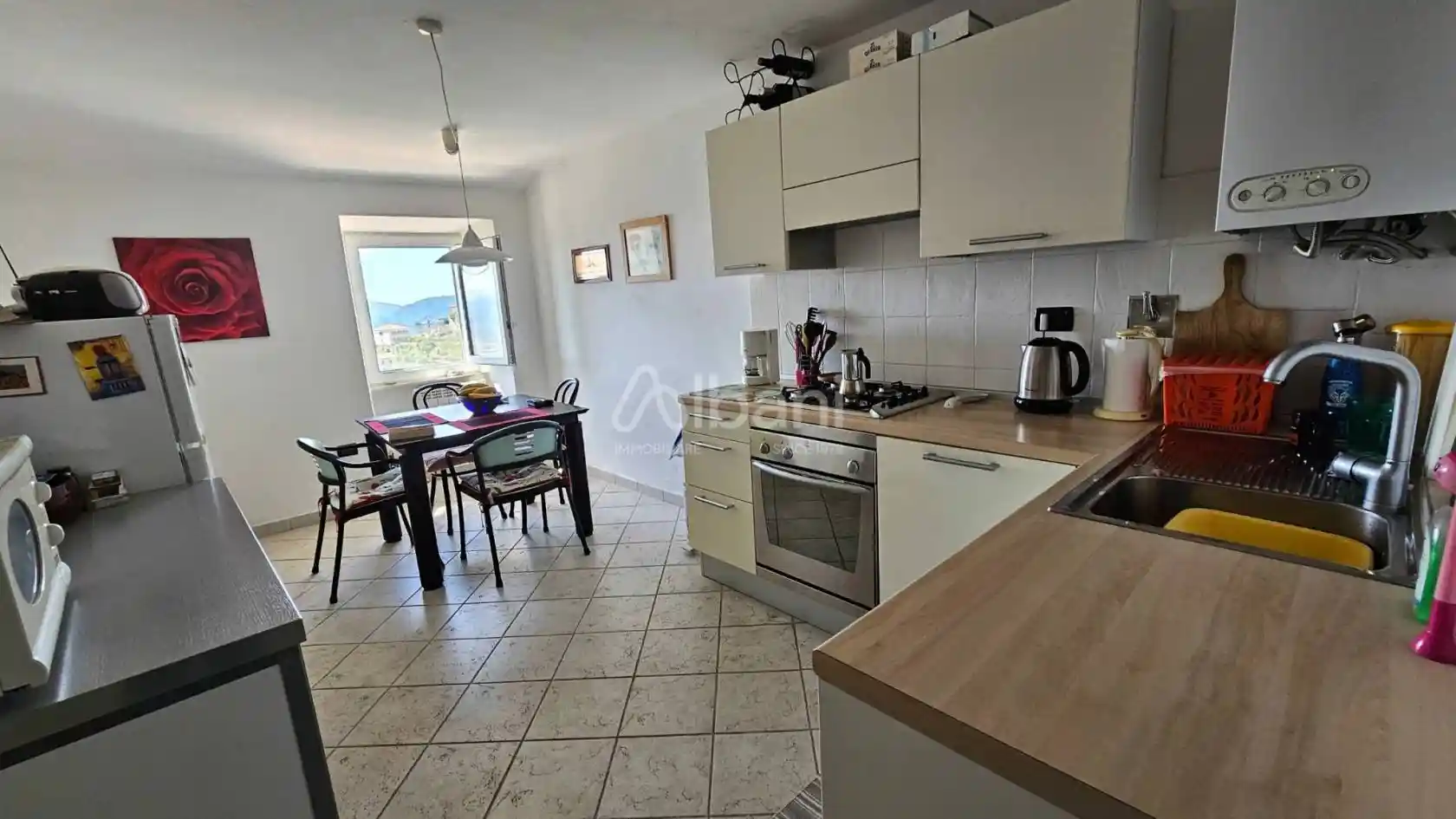 Appartamento in vendita a Vezzano Ligure