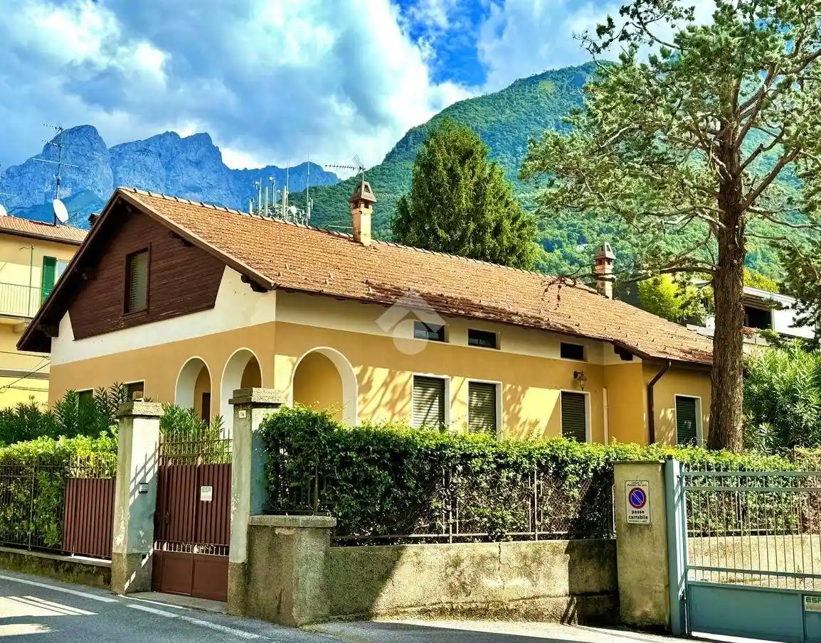 Villa in vendita a Mandello del Lario