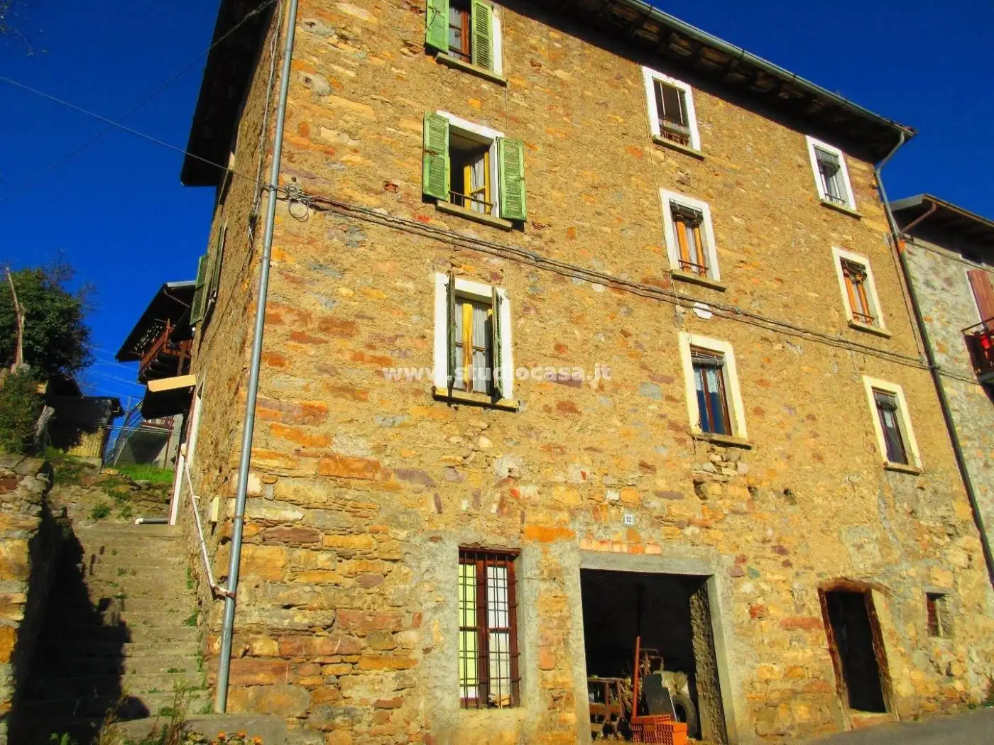 Casa indipendente in vendita a Rogno