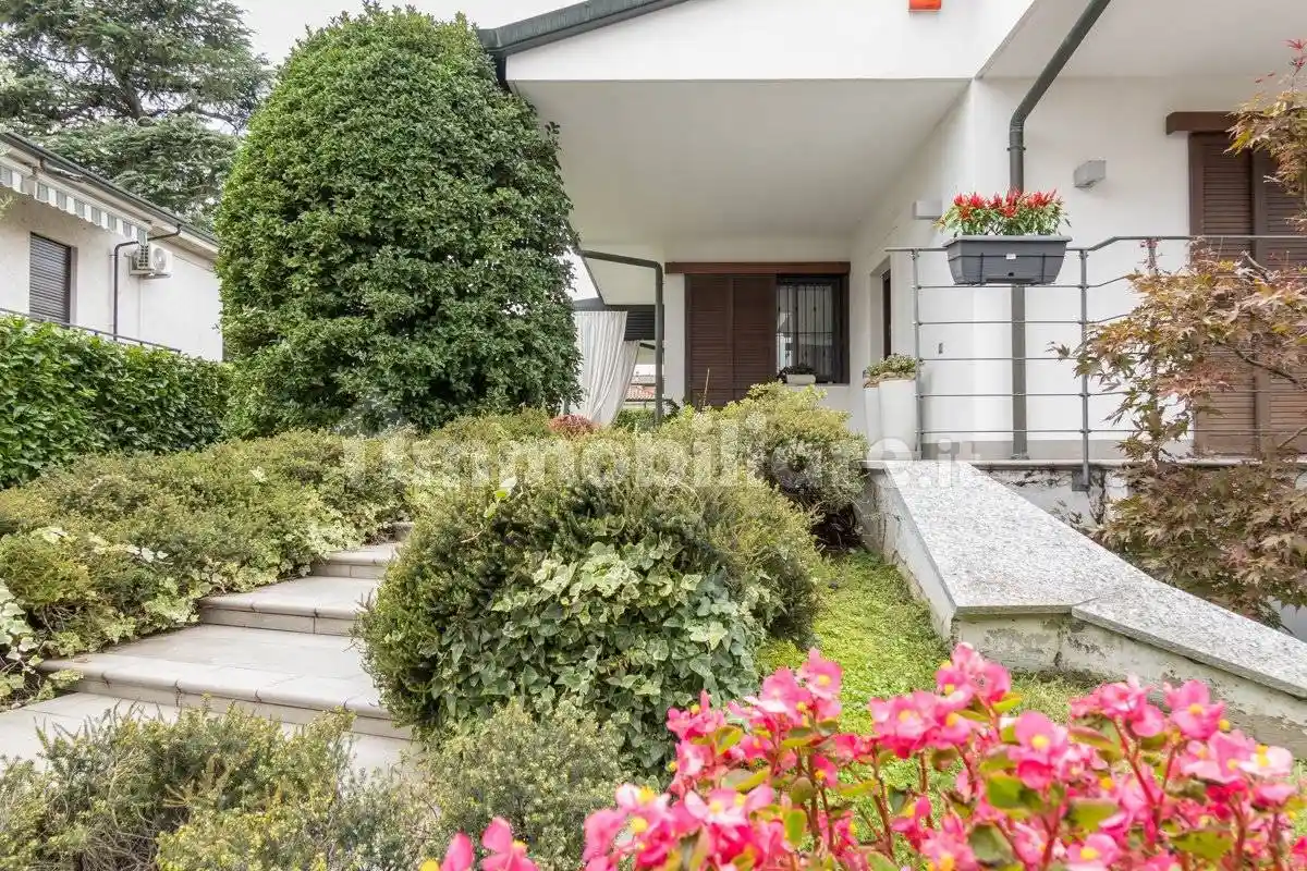 Villa in vendita a Paderno Dugnano