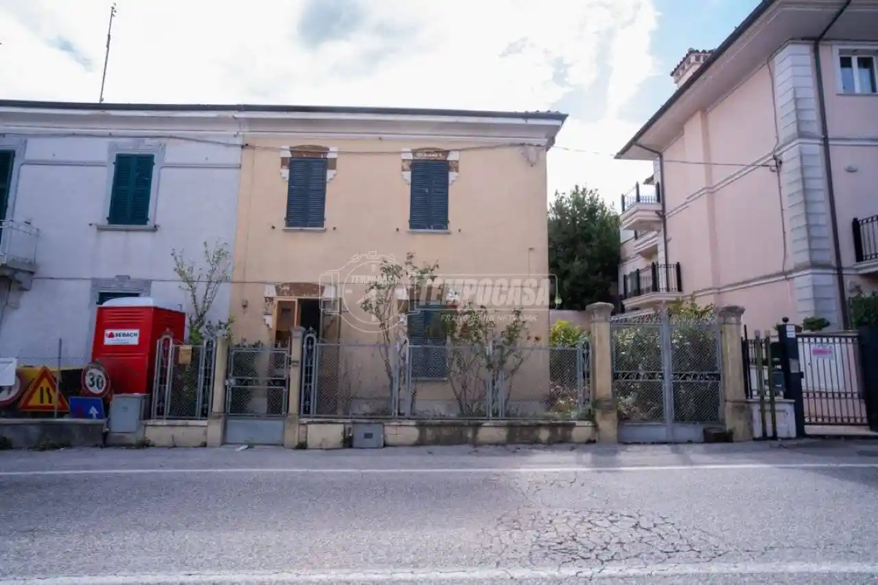 Casa indipendente in vendita a Fano