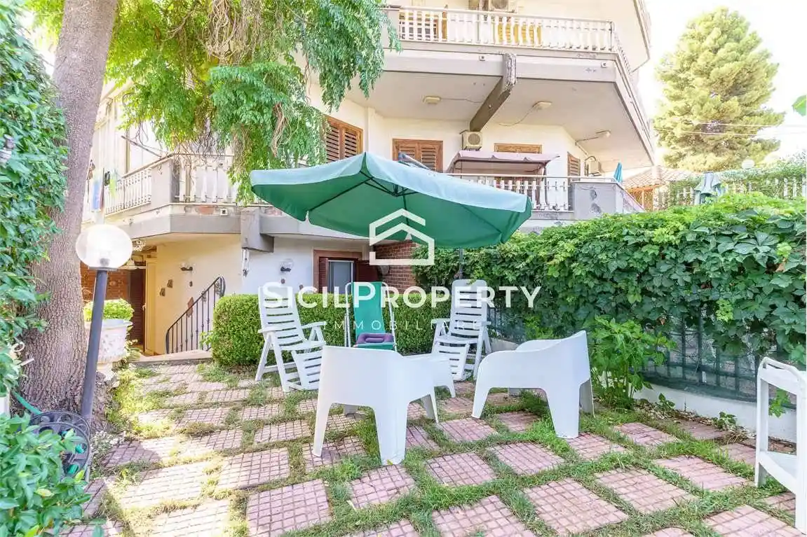 Appartamento in vendita a Aci Castello