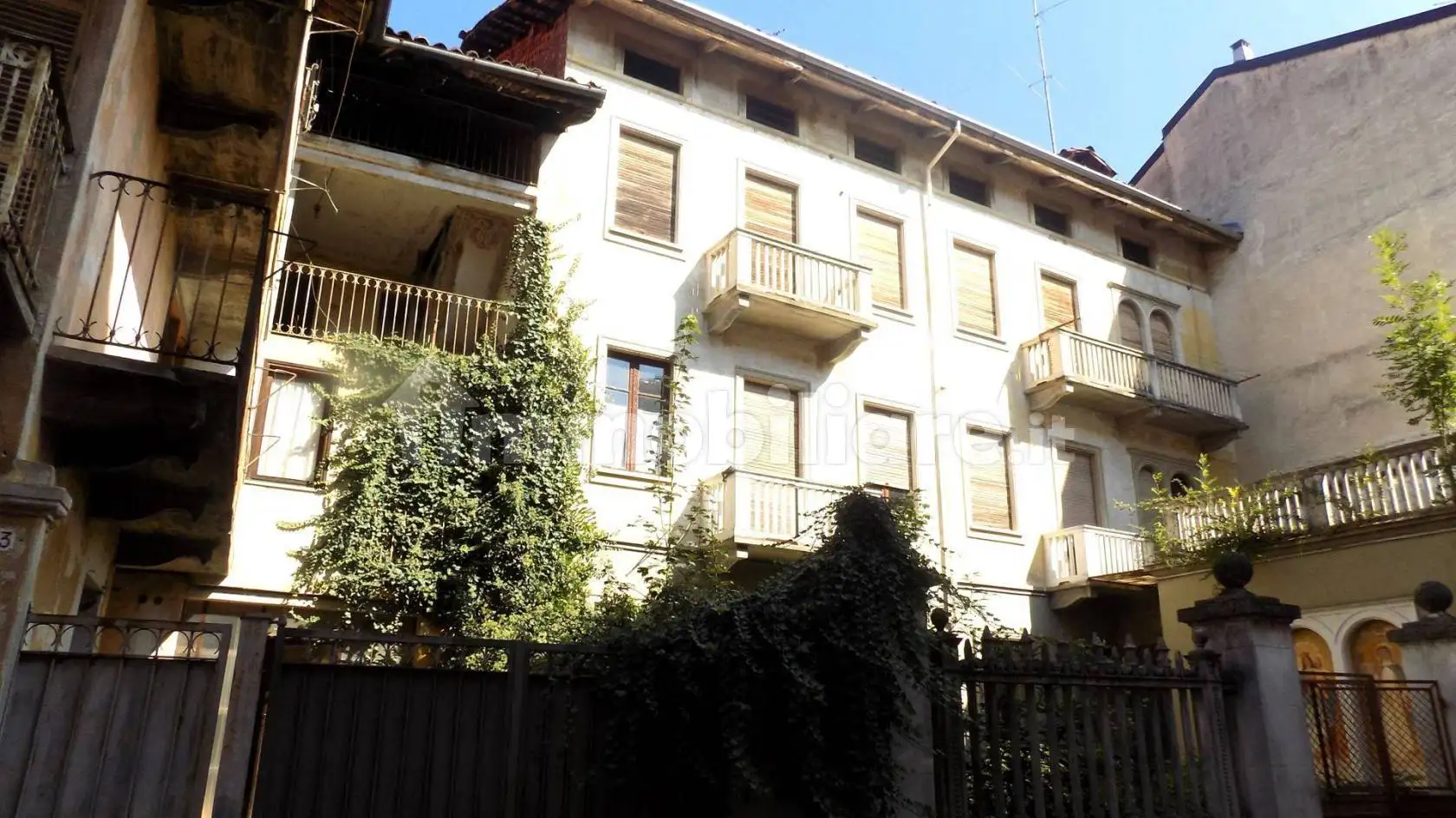 Palazzo - Edificio in vendita a Tollegno