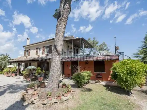 Rustico - Casale in vendita a Macerata