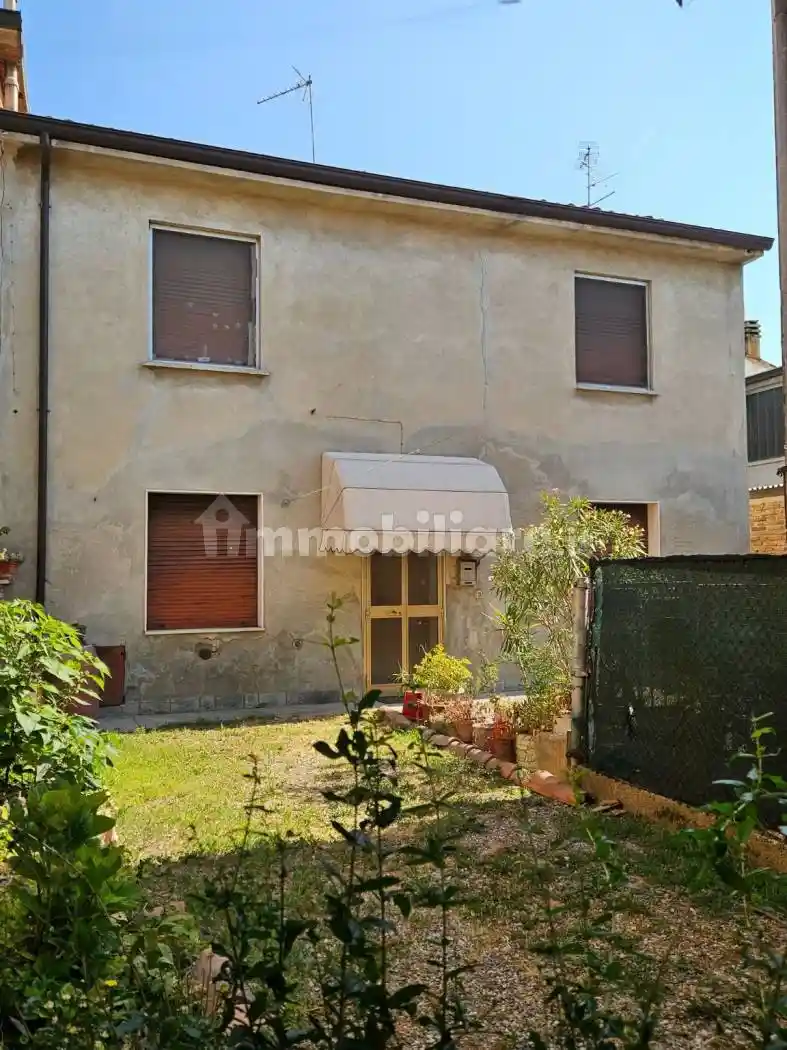 Casa indipendente in vendita a Guastalla