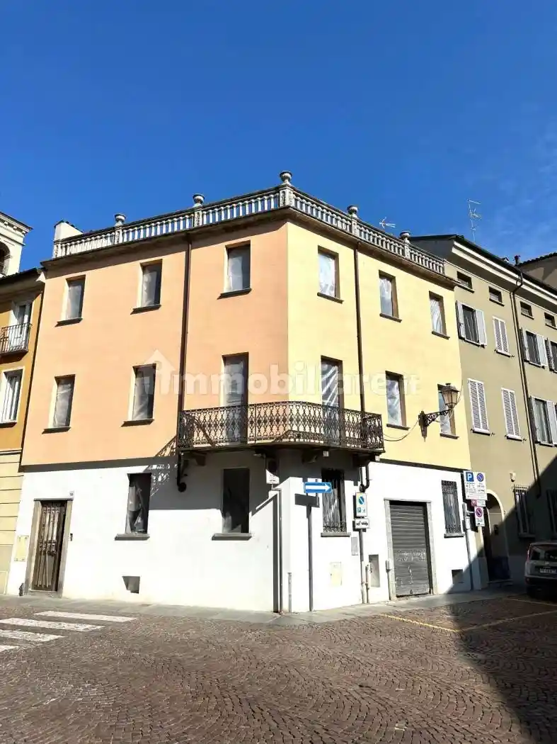 Palazzo - Edificio in vendita a Casale Monferrato