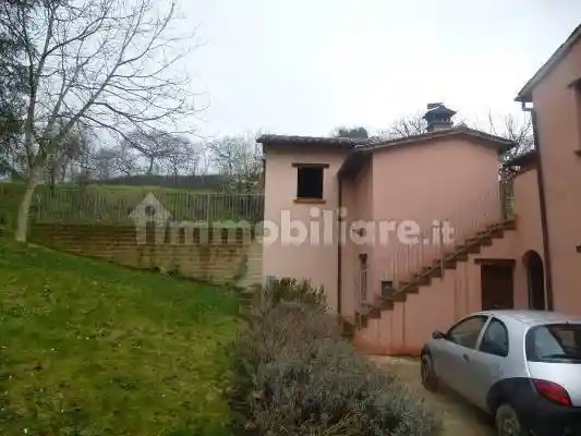 Casa indipendente in vendita a San Severino Marche