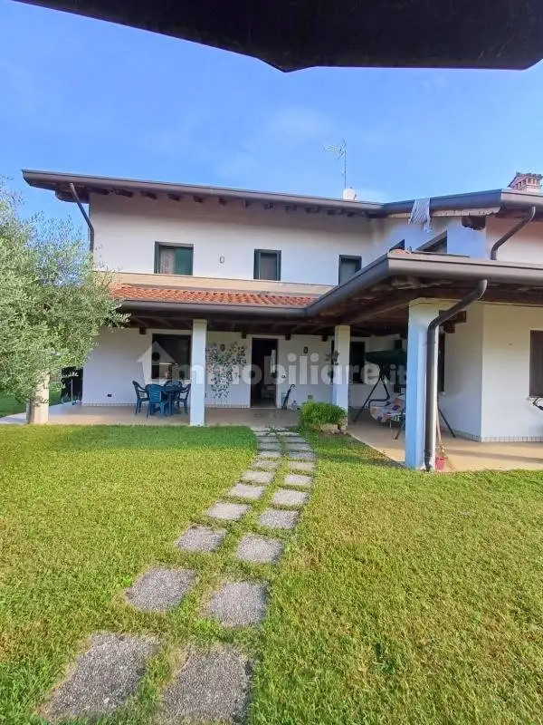 Villa in vendita a Valvasone Arzene