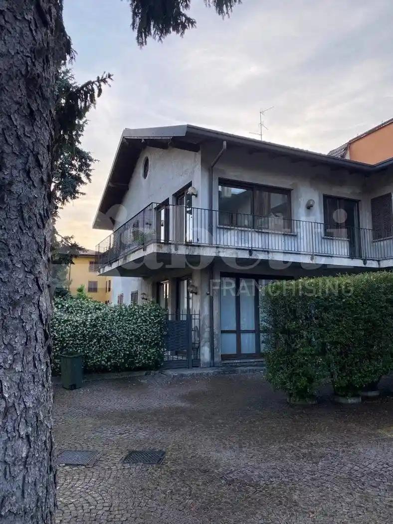 Casa indipendente in vendita a Arosio