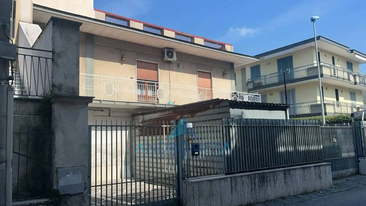 Palazzo - Edificio in vendita a Grumo Nevano